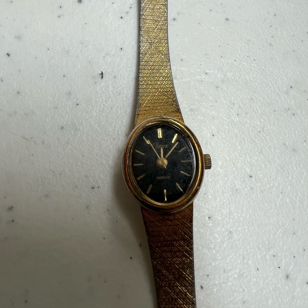 Timex ladies gold plated watch - Picture 2 of 3